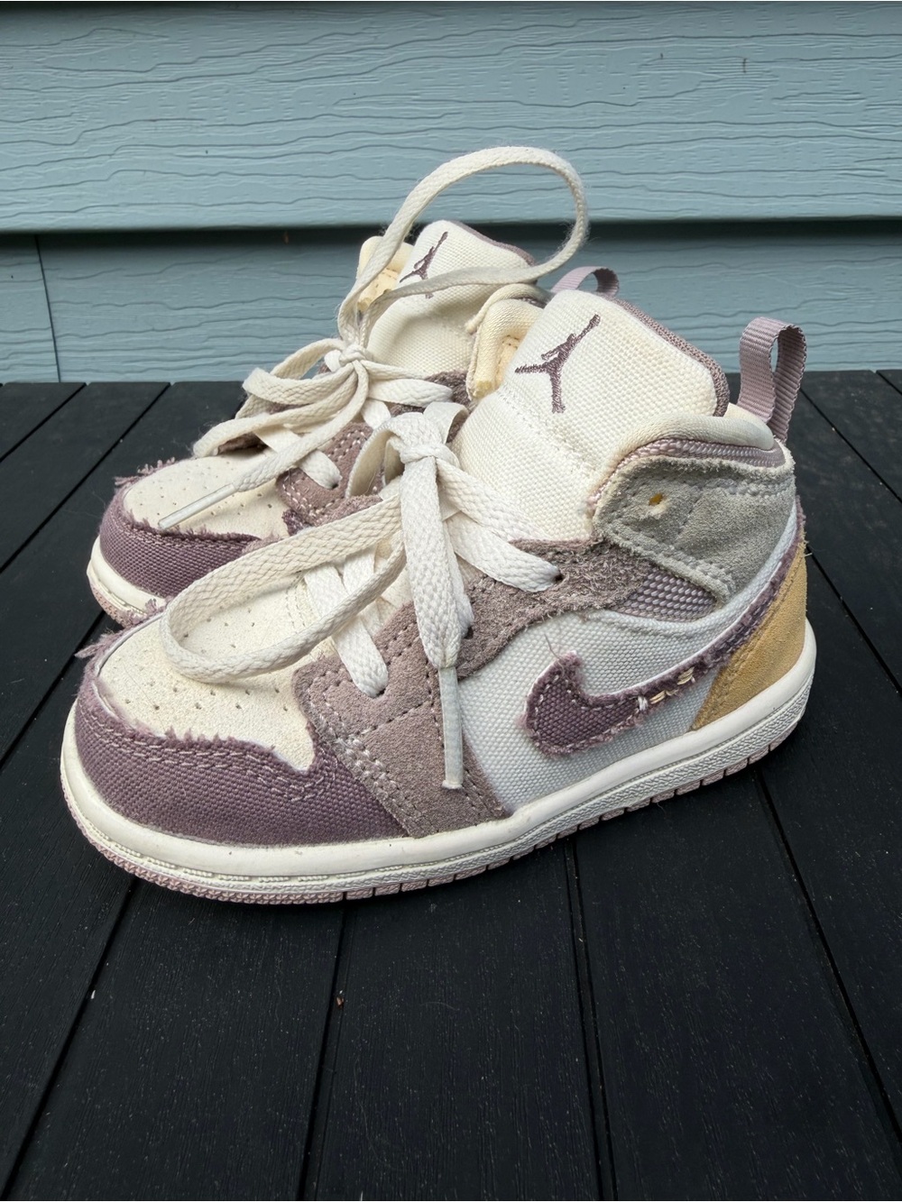 Jordan 1 Mid SE Craft
Sail Fossil Stone Celestial Gold
Taupe Haze - 7C